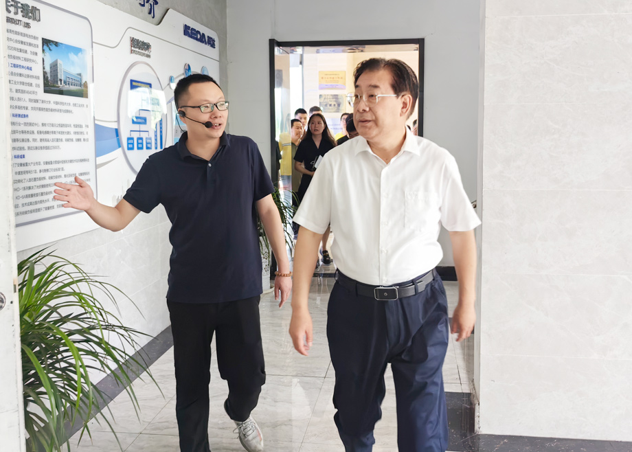 馬鞍山市委書記袁方及市長葛斌分別蒞臨安徽科達(dá)新材料、安徽科達(dá)機(jī)電考察調(diào)研
