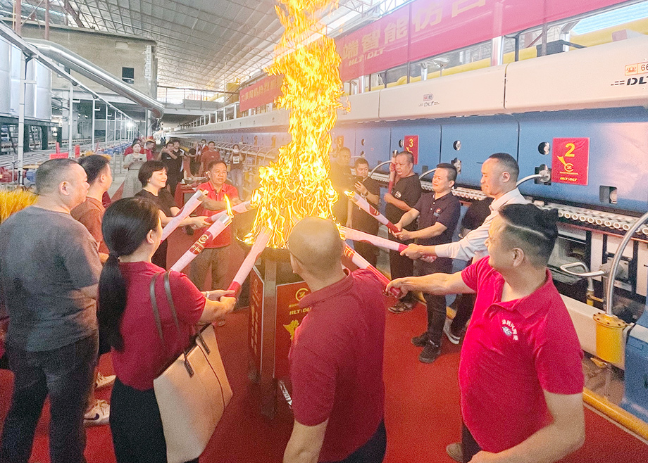 追“智”逐“綠”！力泰陶機又一高效智能仿古磚整線點火